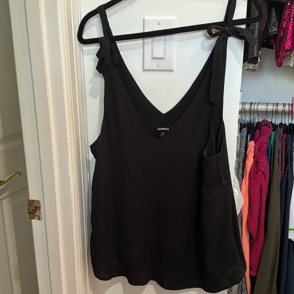 Adorable tie, strap, black V-neck, loose fitting top express size small